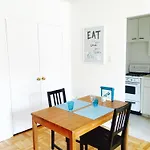 Stylish Montreal Apartment: Comfortable Stay In The Golden Square Mile